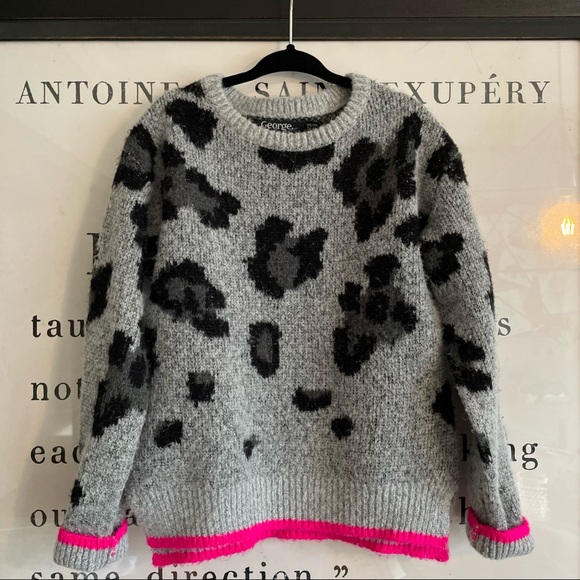 Toddler Girl’s Leopard and Neon Pink Cozy Pullover Sweater size 4-5T - Picture 1 of 2